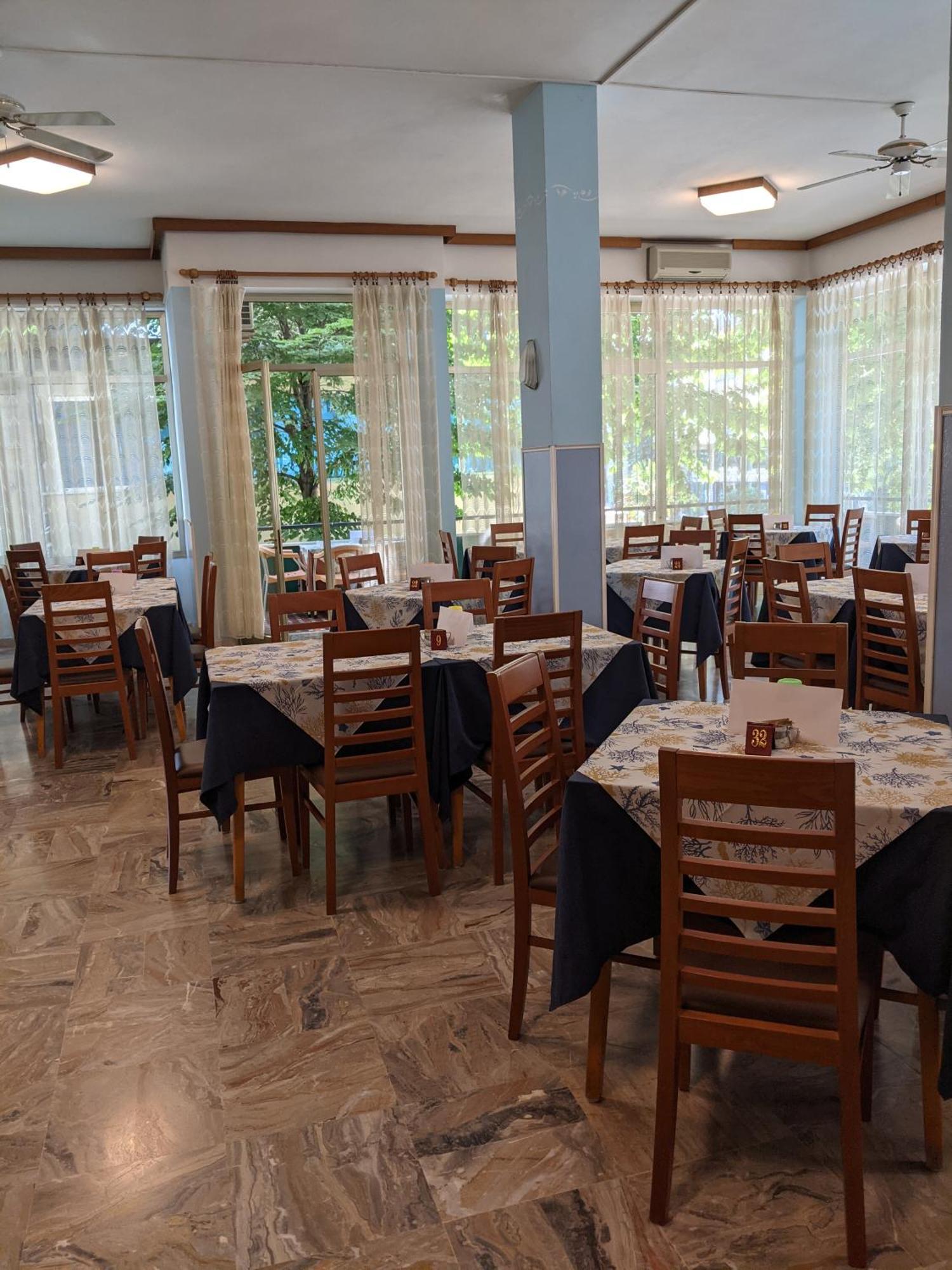 Hotel Bellevue تْشيزيناتيكو المظهر الخارجي الصورة